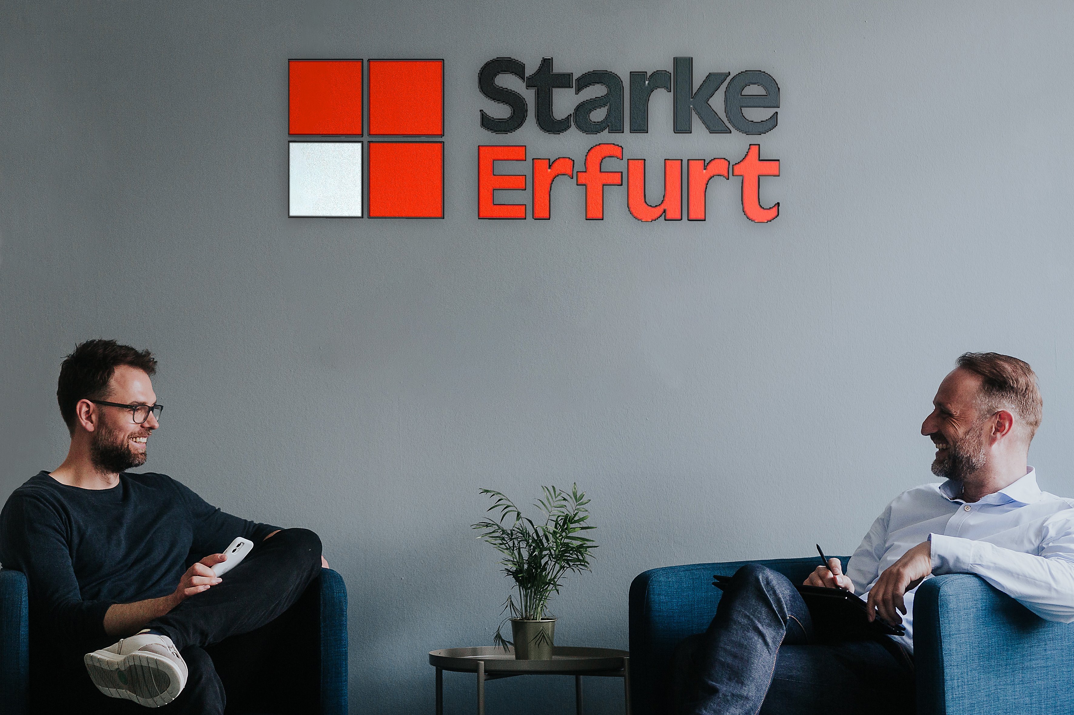 Björn Blossey (CEO) und Björn Bressem (CSO) von Starke Erfurt im Büro in Erfurt